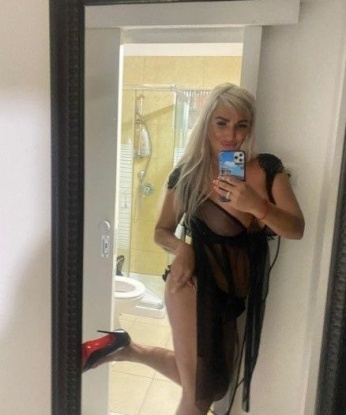 Чарующая красота и сексуальность - мои преимущества. 🌟
Раскрою весь твой потенциал страсти и наслаждения, я гарантирую, что проведенное со мной время станет для тебя незабываемым приключением. 💋
Мои услуги включают классический и оральный секс, а также массаж и стриптиз. У меня есть отличные отзывы от довольных клиентов, которые остались в полном восторге от моих навыков и обаяния. 🥰
Фото соответствуют действительности, а комфорт и конфиденциальность - всегда на первом месте.
Если ты жаждешь незабываемого опыта и максимального удовольствия, то обращайся, я твоя фантазия! 😍 3667, 41 год